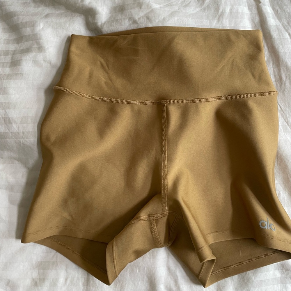 Alo yoga shorts Size S